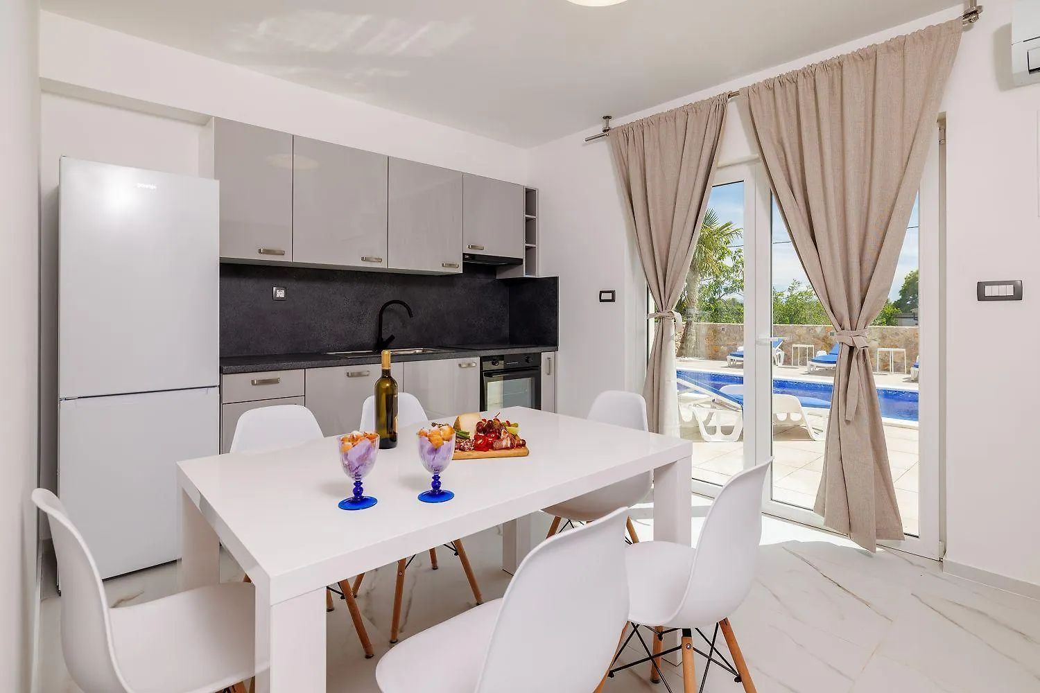 Appartement Mit 28M2 Grossem Pool Unweit Heilschlamm Bucht à Kras